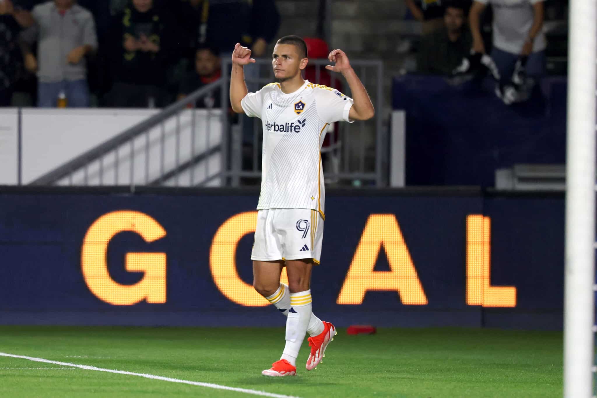 LA Galaxy vs Sporting KC Player