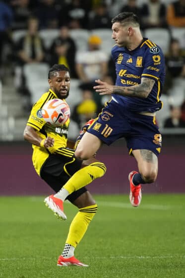 Tigres UANL vs Columbus Crew Player