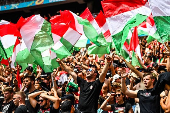 2024 EB es&eacute;lyek