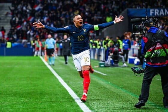 2024 EB fogad&aacute;s