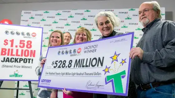 John and Lisa Robinson from Tennessee with their portion of the $1.586 billion Powerball jackpot Jan. 15, 2016