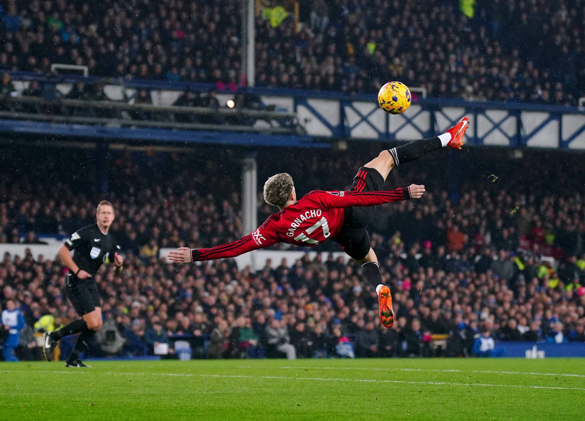 Garncho overhead kick vs everton third minute