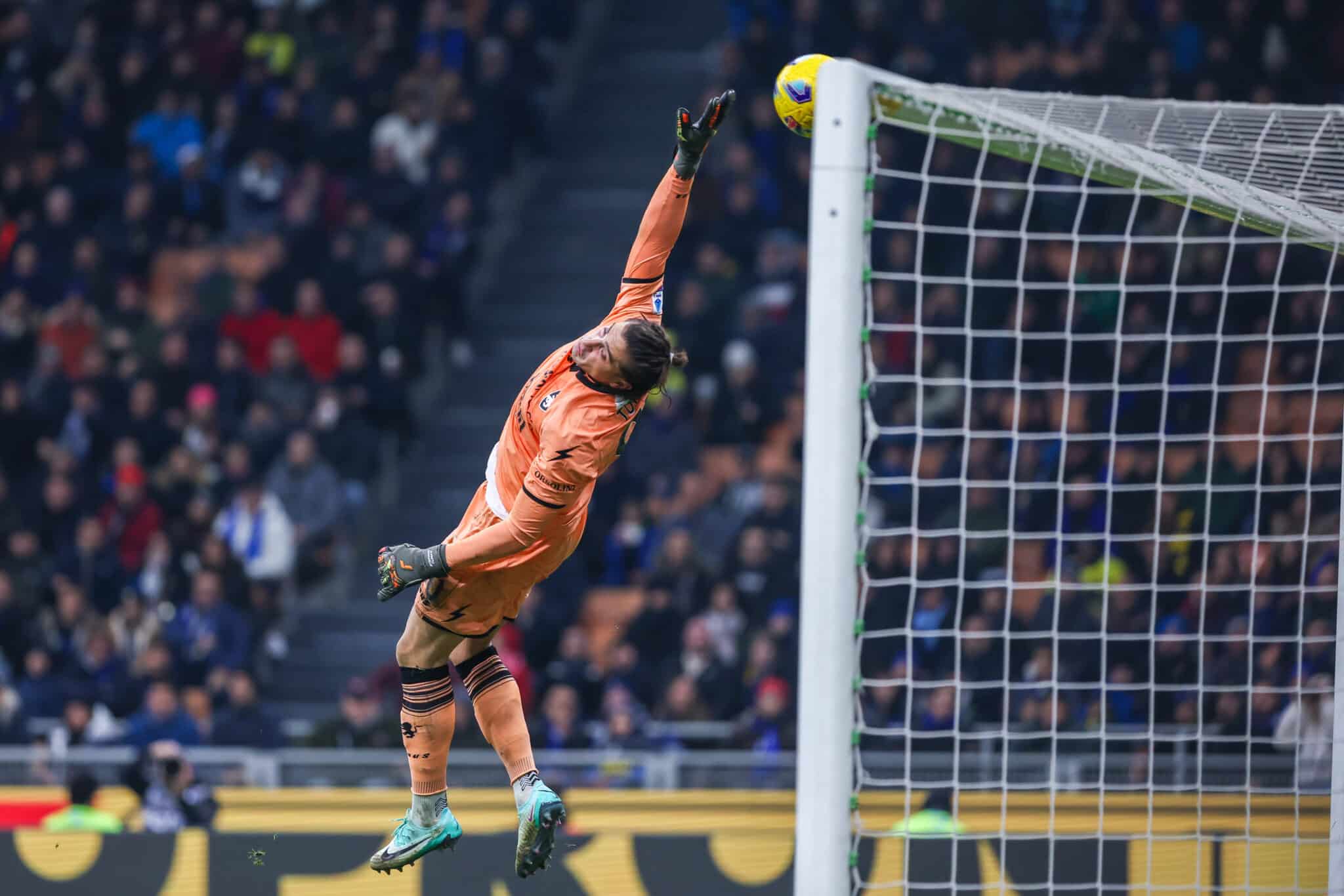 Stefano Turari of Frosinone Calcio concedes at Inter