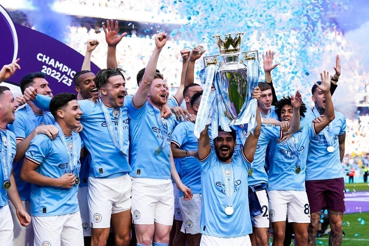 manchester city lift the premier league title after beating Chelsea 1-0