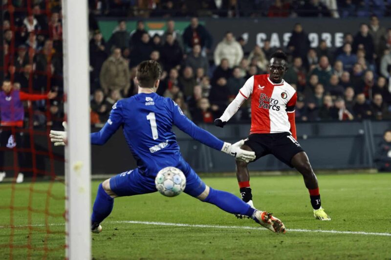 Feyenoord's Yankuba Minteh in league action