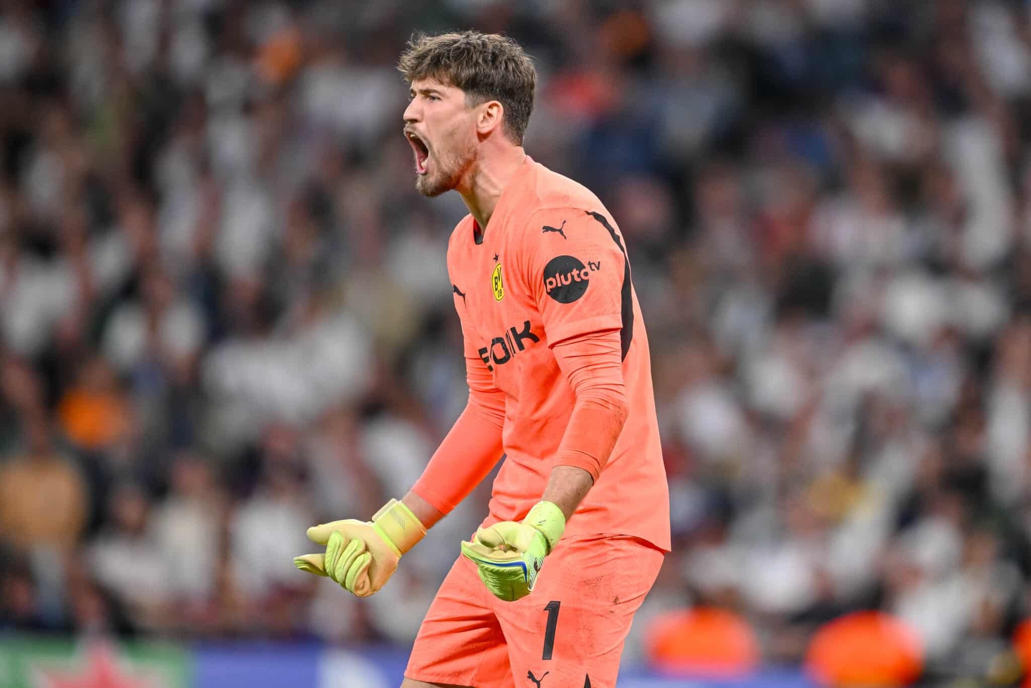 Chelsea transfer news: &pound;58m Dortmund &lsquo;keeper to replace Sanchez? Whisper+ verdict