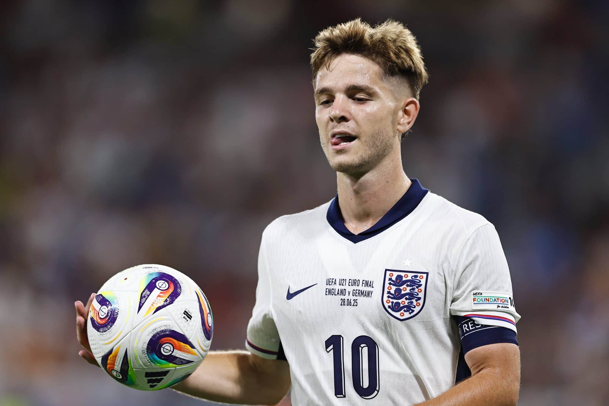 Borussia Dortmund transfer news: Bundesliga giants plotting move for Man City youngster &ndash; Whisper+ verdict