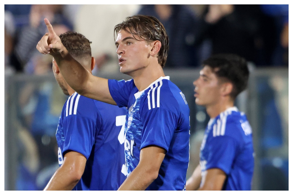 Nico Paz celebrating his goal || Imago