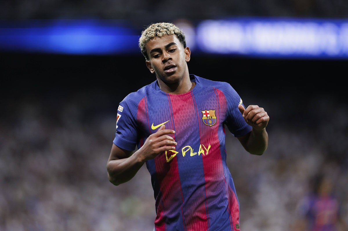 Best wingers in the world: Mohamed Salah misses the cut