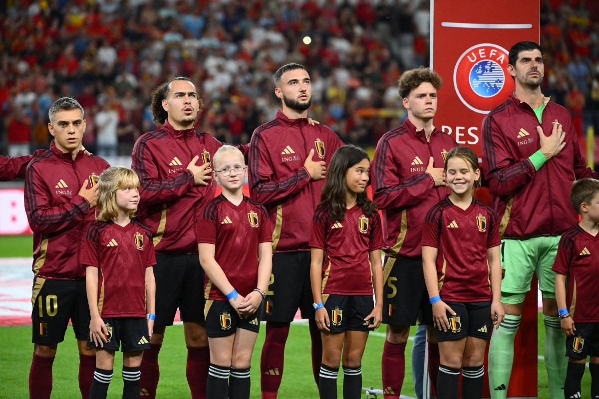 Manchester United transfer news: &pound;35m bid considered for Belgian defender