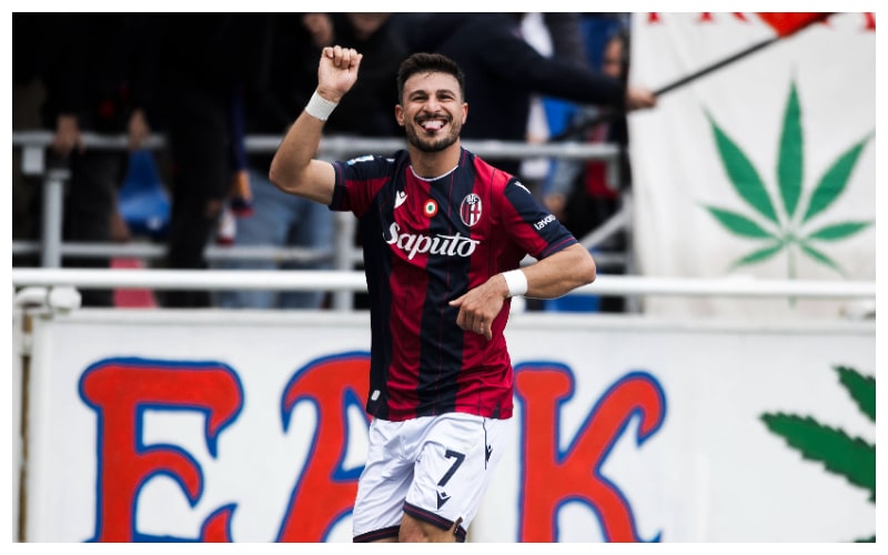 Riccardo Orsolini scores for Bologna || Credit - IMAGO / Nicolo Campo
