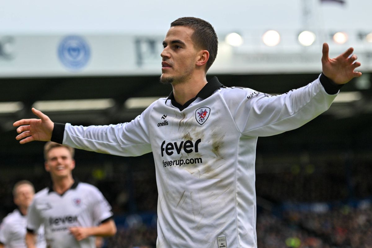 Anis Mehmeti pictured in action for Bristol City - Photo by IMAGO / Focus Images