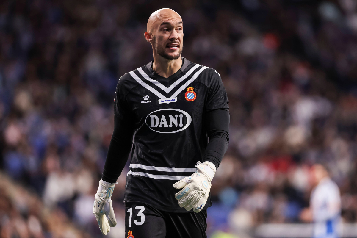 Marko Dmitrovic of Espanyol dressed in black kit. 