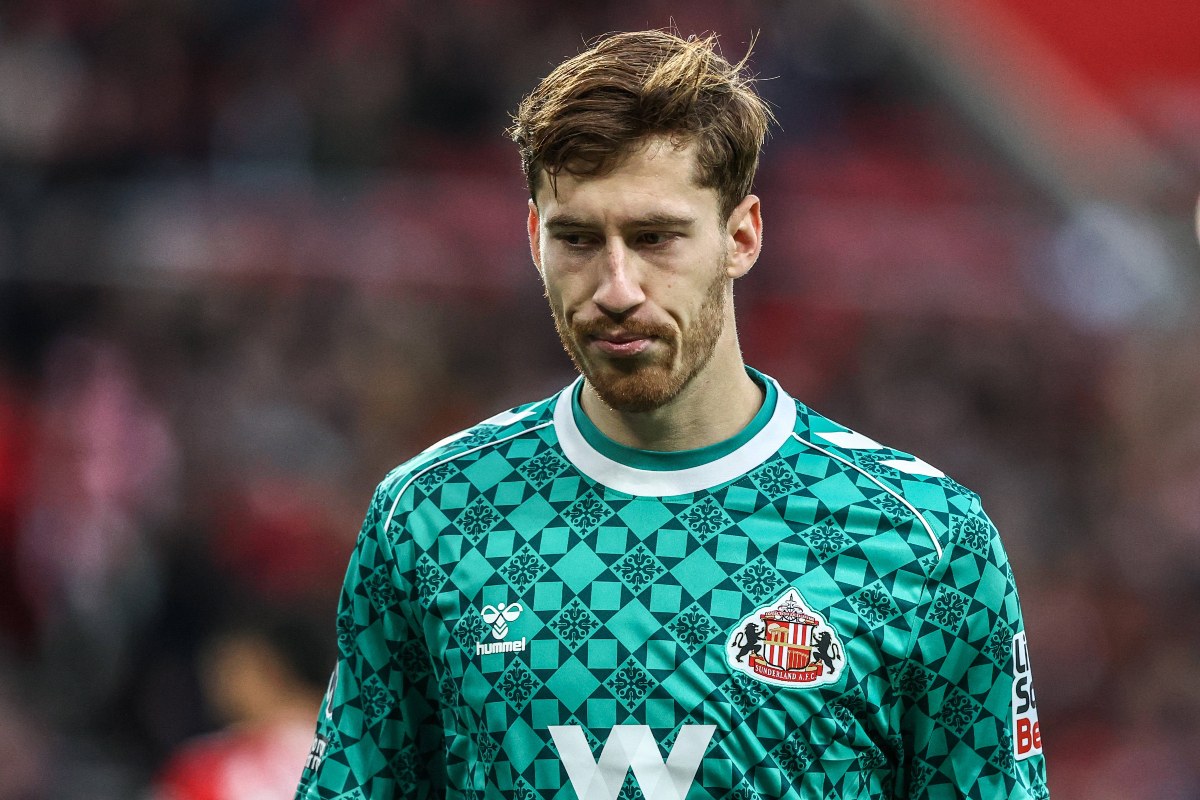 Sunderland goalkeeper Robin Roefs, wearing green shirt