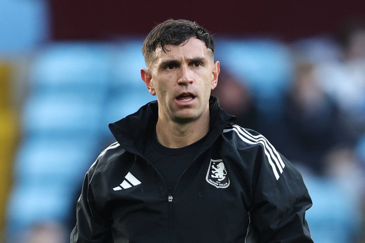 Emi Martinez pictured in action for Aston Villa.