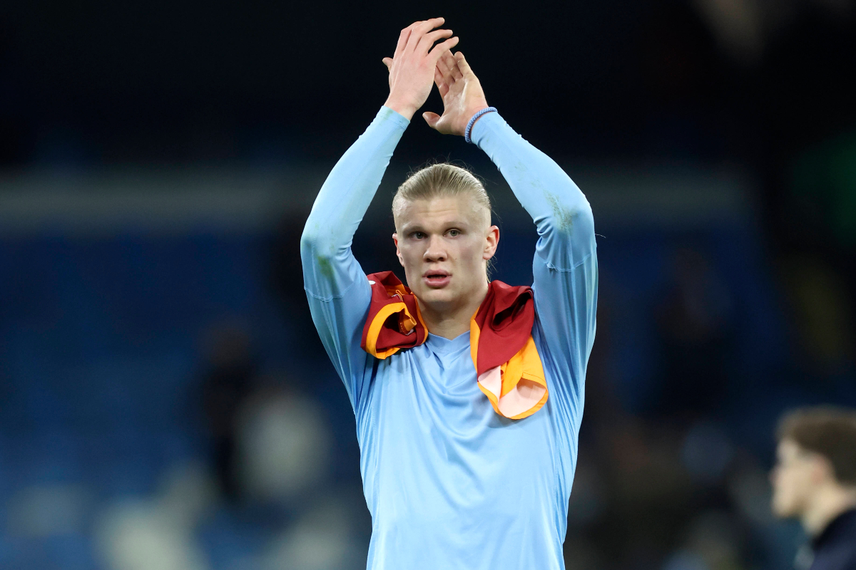 Erling Haaland celebrates the fans after Galatasaray win. 