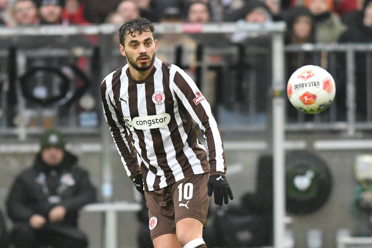 Danel Sinani pictured in action for St Pauli 