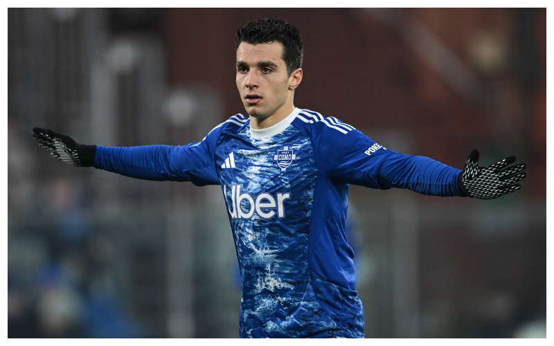 Anastasios Douvikas in action for Como || Credit - IMAGO / Gribaudi/ImagePhoto
