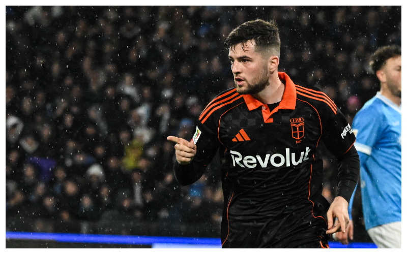 Martin Baturina scores for Como || Credit - IMAGO / Pacific Press Agency