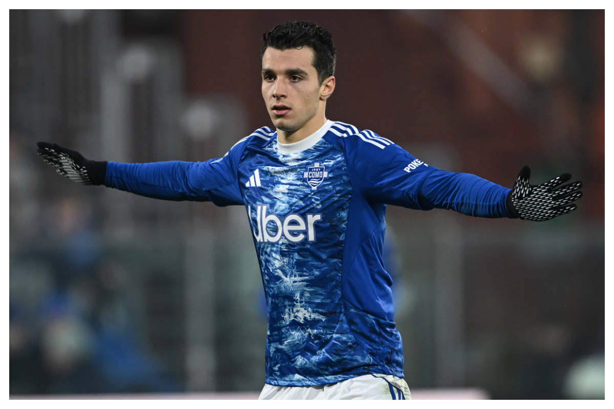 Anastasios Douvikas in action for Como || Credit - IMAGO / Gribaudi/ImagePhoto