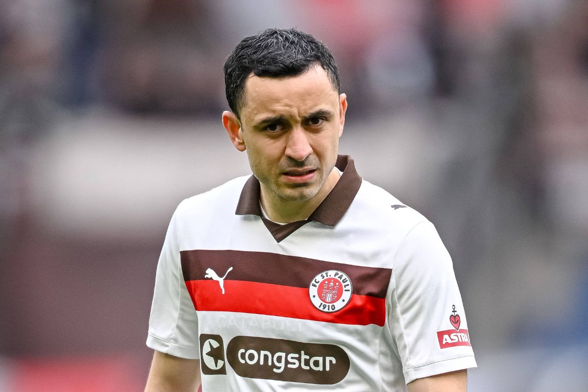 Manolis Saliakas in action for St Pauli in the Bundesliga