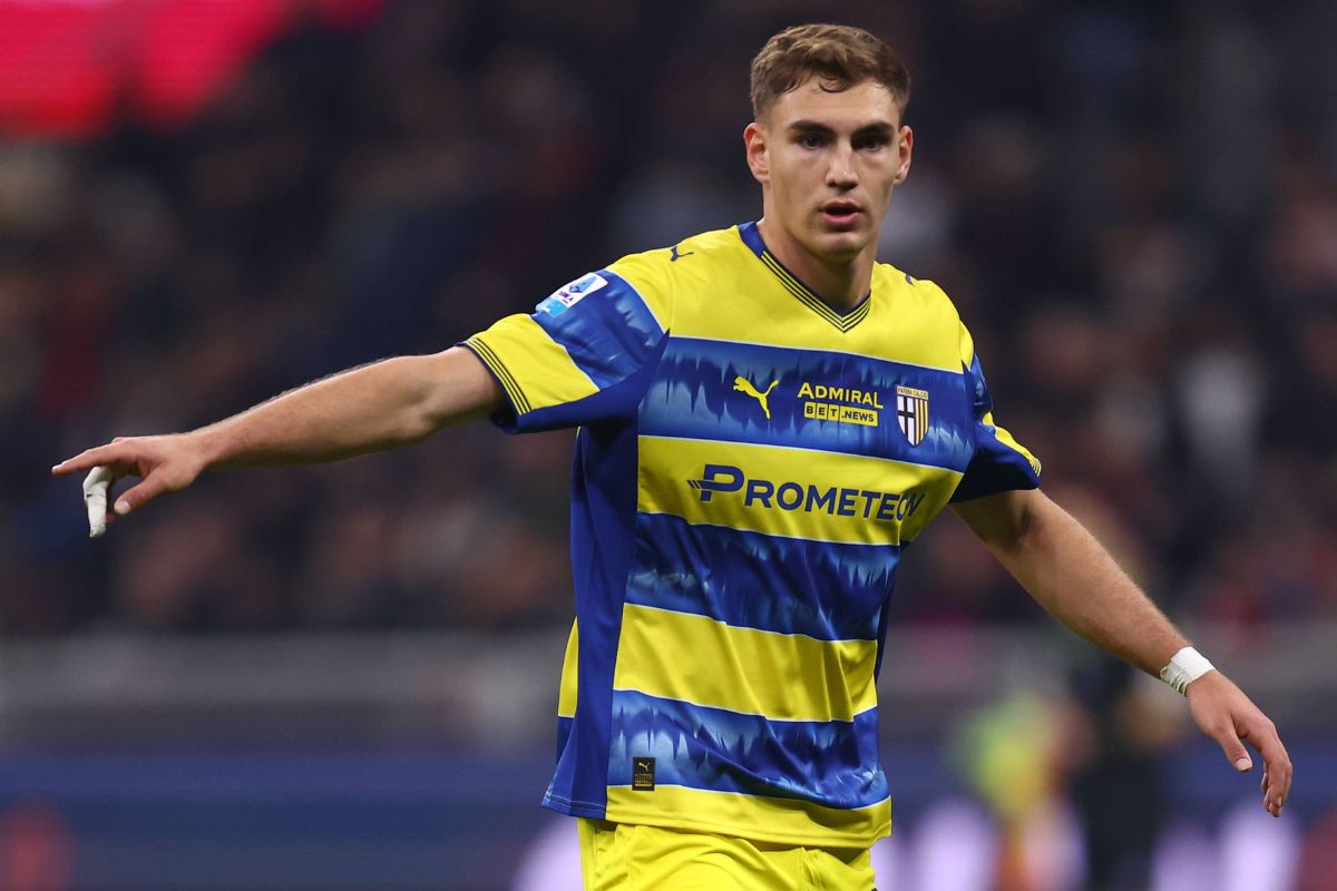 Mateo Pellegrino in action for Parma during a Serie A match