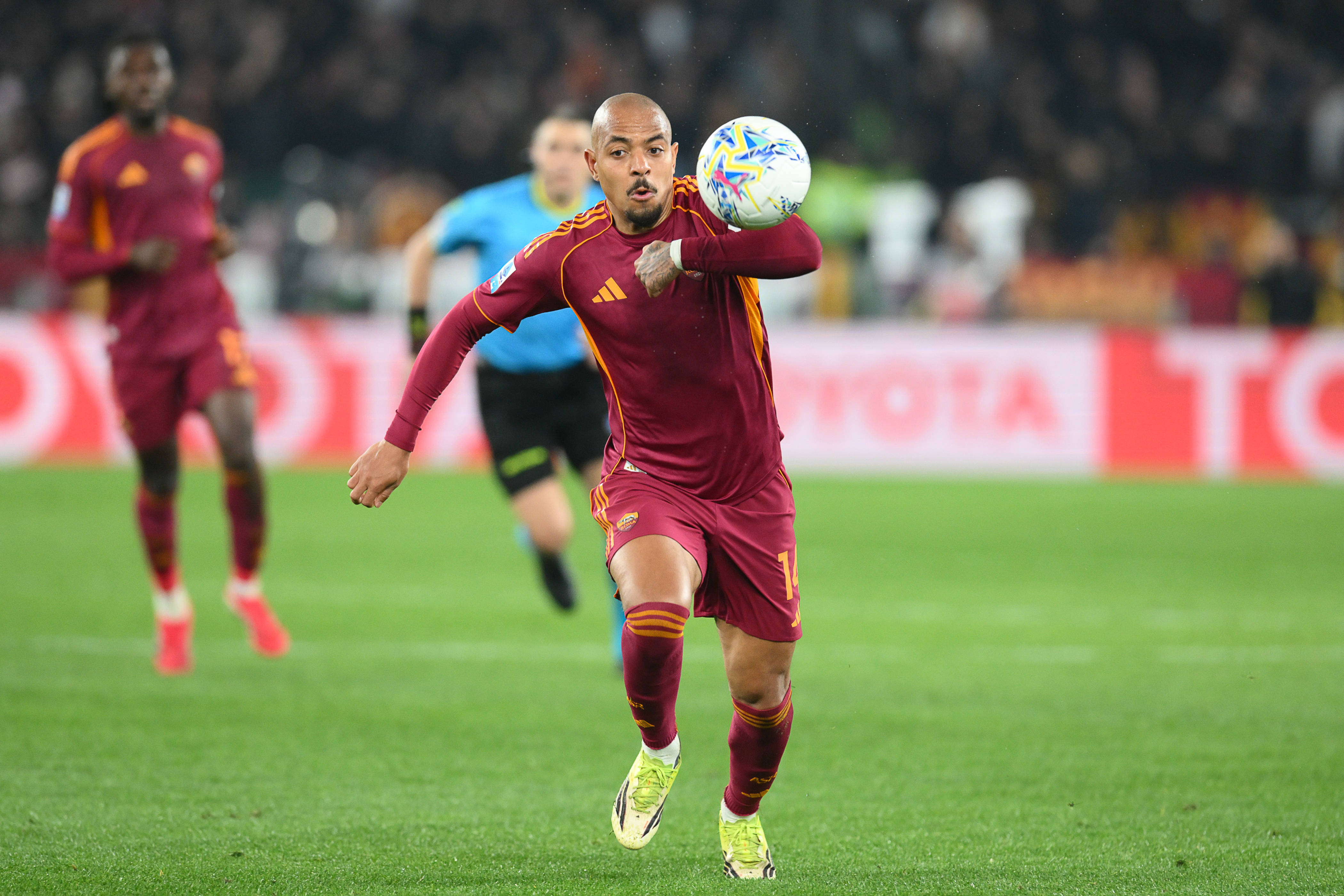 Donyell Malen remains on loan from Aston Villa with an option to buy for $25m - By IMAGO 